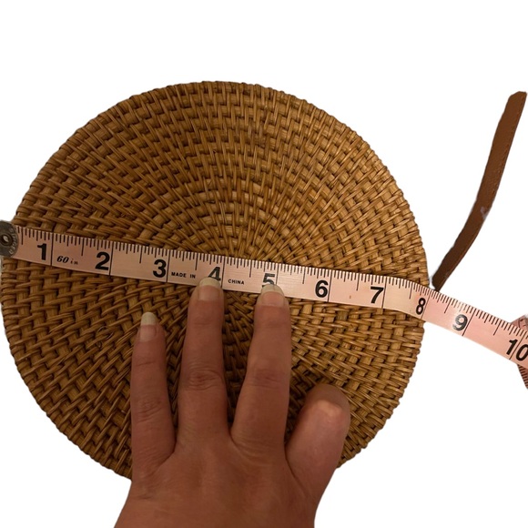 - Round Rattan Wicker Boho Cross Body Purse - Picture 5 of 6